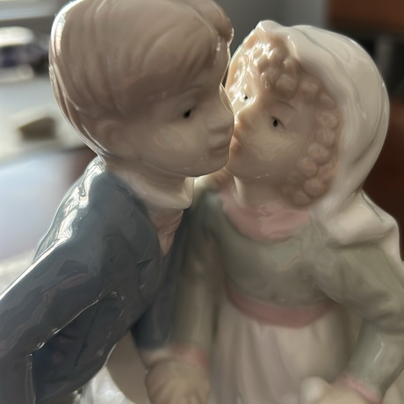 Porcelain Figurine - Boy and Girl - Picture 6 of 6